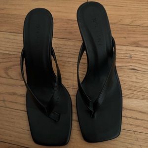 Billini thong heeled sandals size 7